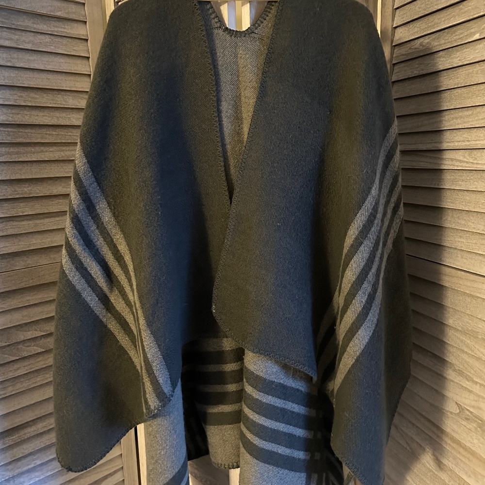 Gray Acrylic Soft Shawl, Excellent Condition